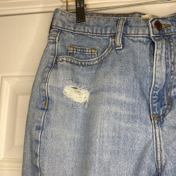 Universal Thread Light Wash Distressed Cutoff Denim Jean Shorts Size 4 - Picture 2 of 8